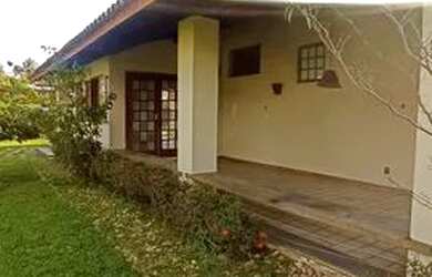 Imagem: A casa possui 3 Dormitórios, 3 Banheiros, 5 Vagas na garagem