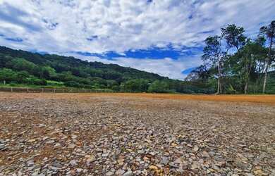 Imagem: O terreno possui 5.800m² de Área e está localizado em Gramado