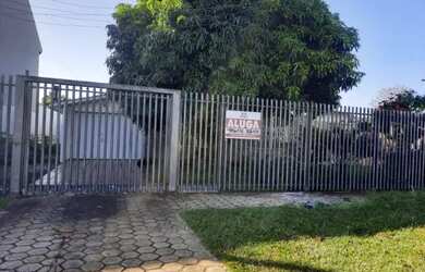 Imagem: A casa possui 3 Dormitórios, 2 Banheiros, 1 Vaga na garagem