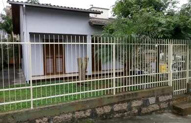 Imagem: A casa possui 2 Dormitórios, 1 Banheiro, 100m² de Área, Direto