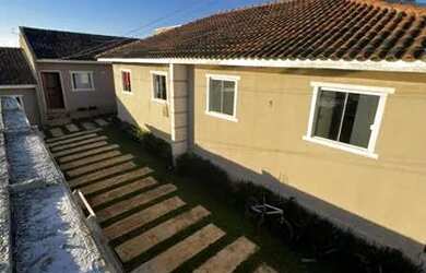 Imagem: A casa possui 2 Dormitórios, 1 Banheiro, 1 Vaga na garagem