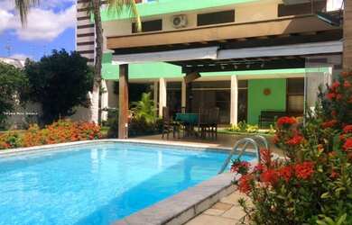 Imagem: A casa possui 4 Dormitórios, 5 Banheiros, 3 Vagas na garagem