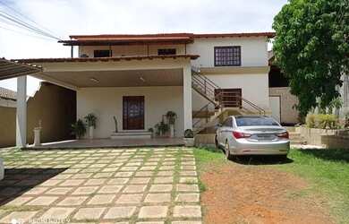 Imagem: A casa em condomínio possui 5 Dormitórios, 4 Banheiros, 5