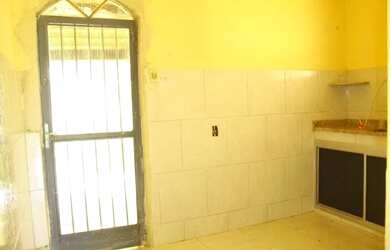 Imagem: A casa possui 2 Dormitórios, 1 Banheiro, 2 Vagas na garagem