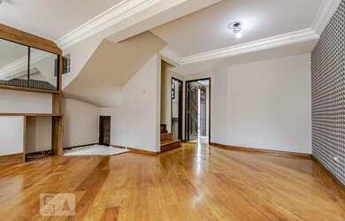 Imagem: A casa possui 4 Dormitórios, 3 Banheiros, 2 Vagas na garagem