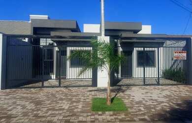 Imagem: A casa possui 2 Dormitórios, 1 Banheiro, 2 Vagas na garagem