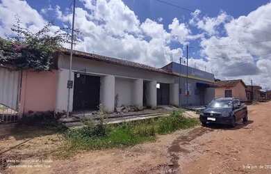 Imagem: A casa à venda possui 2 Dormitórios, 1 Banheiro, 1 Vaga na
