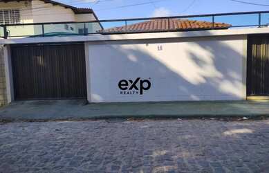 Imagem: A casa possui 3 Dormitórios, 3 Banheiros, 3 Vagas na garagem