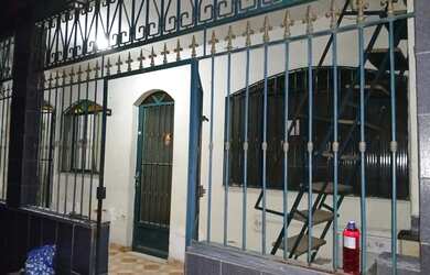 Imagem: A casa possui 1 Dormitório, 1 Banheiro, Varanda e está localizado