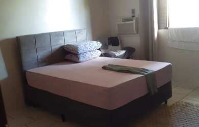 Imagem: A casa possui 2 Dormitórios, 1 Banheiro, 1 Vaga na garagem