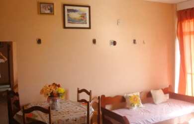 Imagem: O apartamento possui 3 Dormitórios, Acomodam 12 pessoas, 2