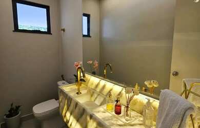 Imagem 8: Casa Duplex no Alphaville 1/ 4 Suítes/ 3 no 2o piso e 1 no primeiro todas...