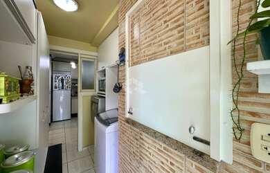 Imagem 8: Apartamento 1 dormitório, sacada, de frente, churrasqueira, box, no Bairro...