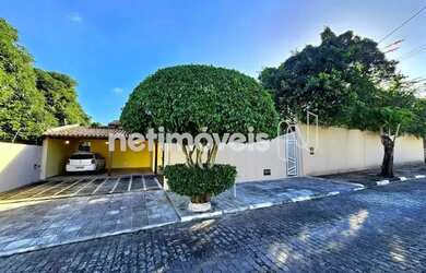 Imagem: A casa possui 4 Dormitórios, 1 Banheiro, 4 Vagas na garagem