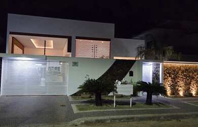 Imagem: A casa possui 5 Dormitórios, 4 Banheiros, 5 Vagas na garagem