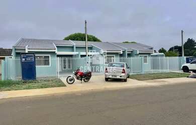 Imagem: A casa à venda possui 2 Dormitórios, 1 Banheiro, 2 Vagas na