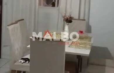 Imagem: A casa possui 4 Dormitórios, 2 Banheiros, 3 Vagas na garagem