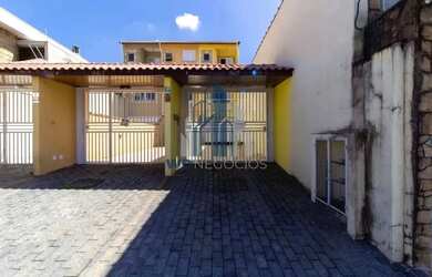 Imagem: A casa possui 3 Dormitórios, 3 Banheiros, 5 Vagas na garagem