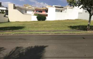Imagem: O terreno possui 360m² de Área e está localizado em Parque