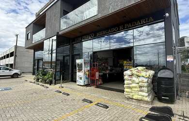 Imagem: O depósito possui 5 Vagas na garagem e está localizado em