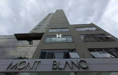 Imagem: O apartamento possui 3 Dormitórios, 1 Banheiro, 3 Vagas na