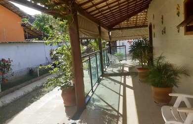 Imagem: A casa possui 3 Dormitórios, 3 Banheiros, 3 Vagas na garagem