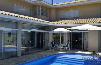 Imagem: A casa em condomínio possui 4 Dormitórios, 5 Banheiros, 4