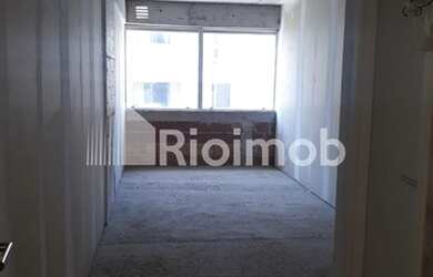 Imagem: O depósito possui 1 Vaga na garagem, 23m² de Área e está