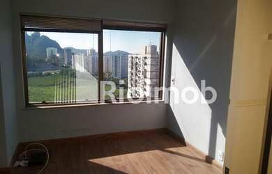 Imagem: O depósito possui 1 Vaga na garagem, 22m² de Área e está