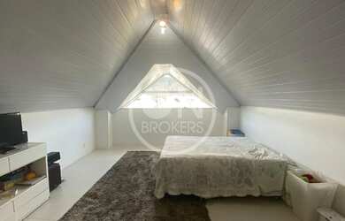 Imagem: A casa em condomínio possui 4 Dormitórios, 5 Banheiros, 5