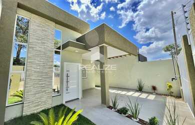 Imagem: A casa possui 3 Dormitórios, 2 Banheiros, 2 Vagas na garagem