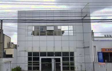 Imagem: O depósito possui 3 Vagas na garagem, 200m² de Área e está