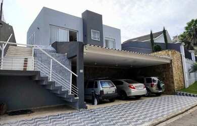 Imagem: A casa em condomínio possui 3 Dormitórios, 1 Banheiro, 3 Vagas