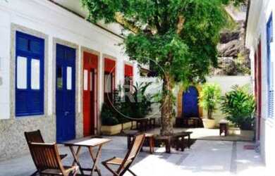 Imagem: A casa à venda possui 2 Dormitórios, 4 Banheiros e 130m²