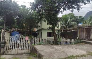 Imagem: A casa à venda possui 5 Dormitórios e 3 Banheiros e está