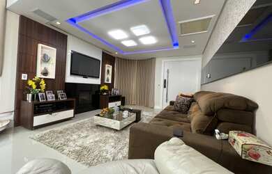 Imagem: A casa possui 3 Dormitórios, 5 Banheiros, 2 Vagas na garagem