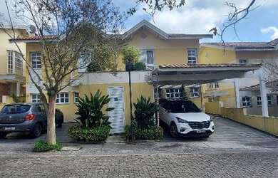 Imagem: A casa em condomínio possui 4 Dormitórios, 5 Banheiros, 5