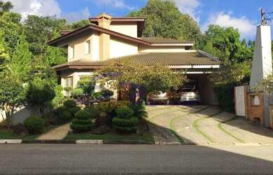 Imagem: A casa em condomínio possui 4 Dormitórios, 5 Banheiros, 2