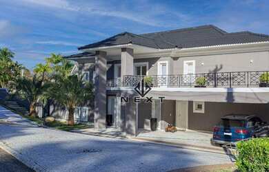 Imagem: A casa em condomínio possui 5 Dormitórios, 5 Banheiros, 5