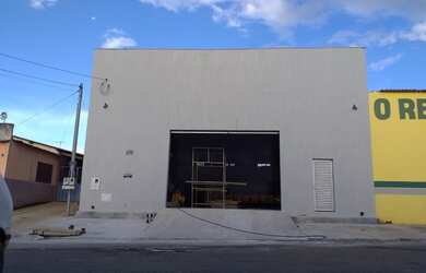 Imagem: O depósito possui 4 Vagas na garagem, 360m² de Área e está