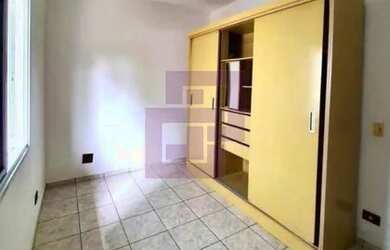 Imagem: A casa possui 2 Dormitórios, 2 Banheiros, 1 Vaga na garagem