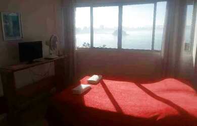 Imagem: O apartamento possui 1 Dormitório, 1 Banheiro, 1 Vaga na garagem