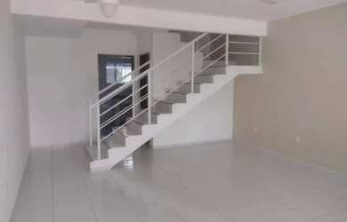 Imagem: A casa possui 4 Dormitórios, 5 Banheiros, 2 Vagas na garagem