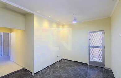 Imagem: A casa possui 2 Dormitórios, 2 Banheiros, 450m² de Área e