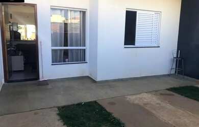 Imagem: A casa possui 2 Dormitórios, 1 Banheiro, 3 Vagas na garagem