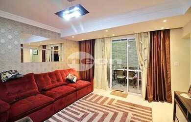 Imagem: A casa possui 3 Dormitórios, 1 Banheiro, 2 Vagas na garagem