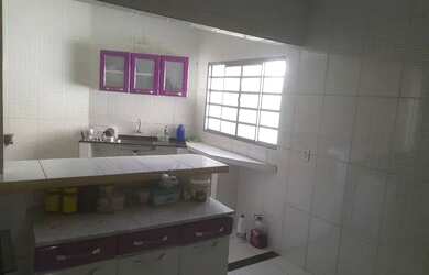 Imagem 2: Vende casa. 140m² de Área, 4 Vagas na garageme4 Dormitórios