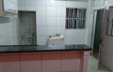 Imagem: A casa possui 1 Banheiro, 30m² de Área e está localizado