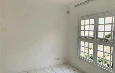 Imagem: A casa possui 3 Dormitórios, 2 Banheiros, 3 Vagas na garagem