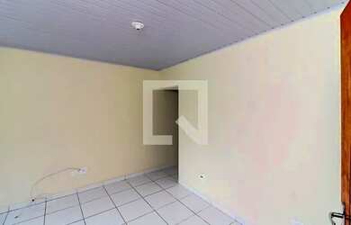 Imagem: A casa possui 2 Dormitórios, 1 Banheiro, 2 Vagas na garagem